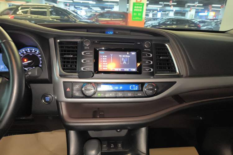 Used Toyota Highlander 2017 2.0T Four-Wheel Drive Luxury Edition 7 Seats
