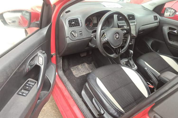 Used Volkswagen Polo 2016 1.6L Automatic Comfort Model
