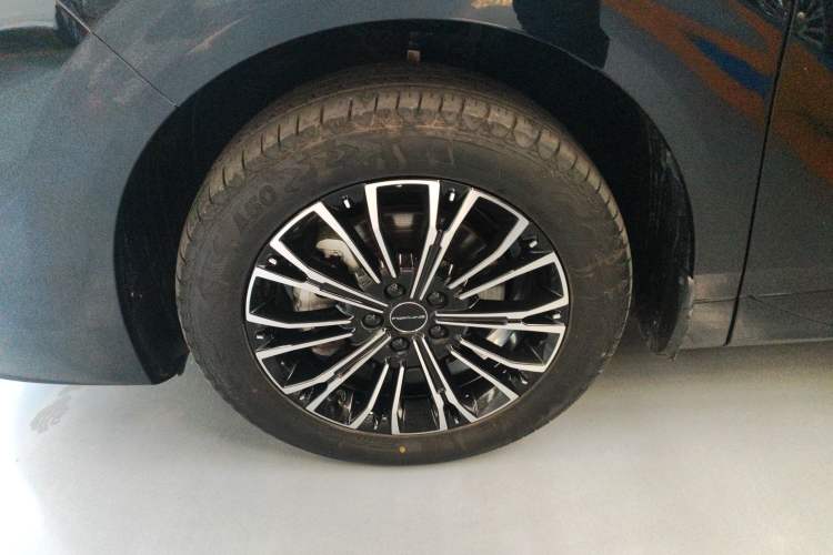 Used FORTHING Xinghai V9 2024 1.5TD 200km Chinese Knot Series Luxury Version
