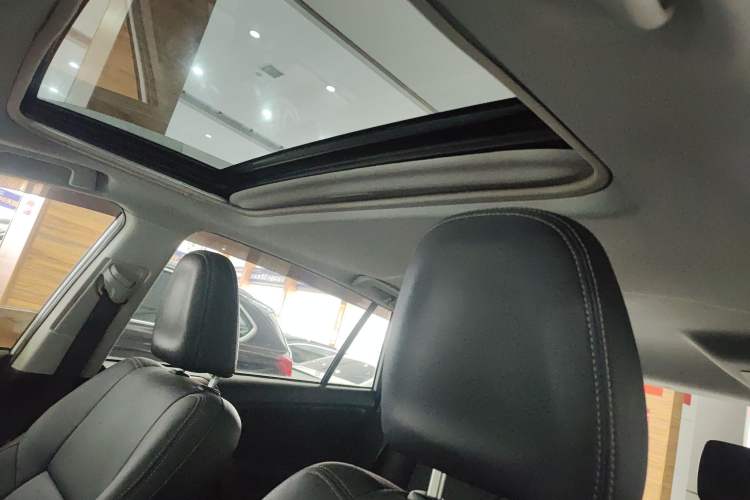 Used Toyota RAV4 2015 2.0L CVT Four-Wheel Drive New Edition
