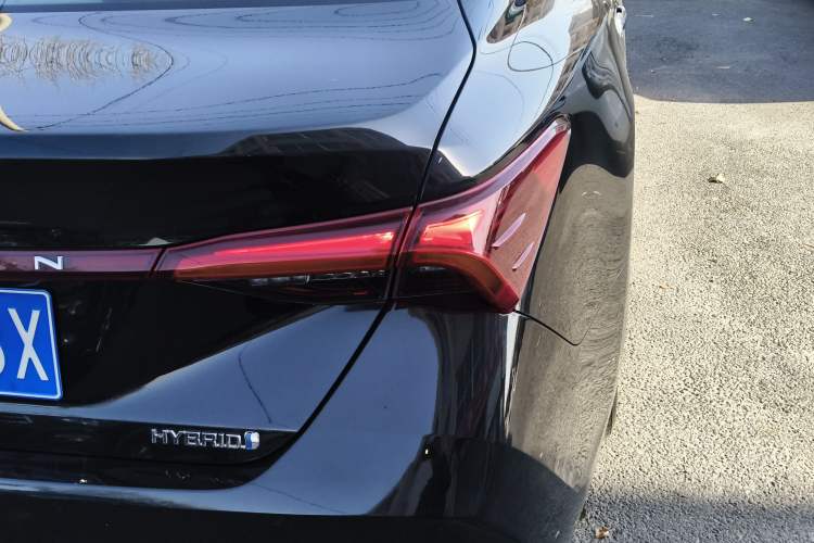 Used Toyota Avalon 2019 Dual-Engine 2.5L Luxury Edition China VI Standard