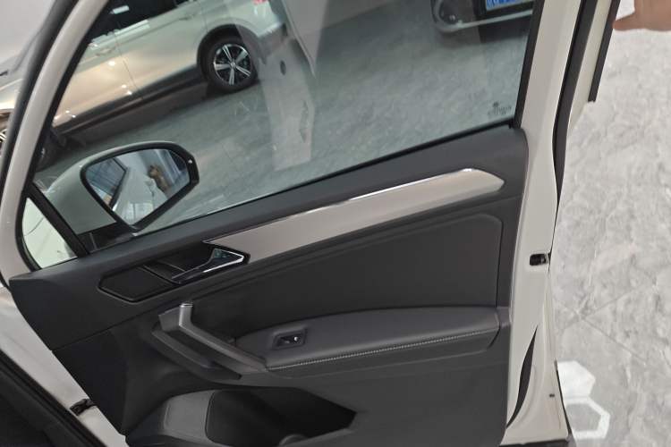 Used Volkswagen Tiguan L 2021 330TSI Automatic Two-Wheel Drive Smart Edition
