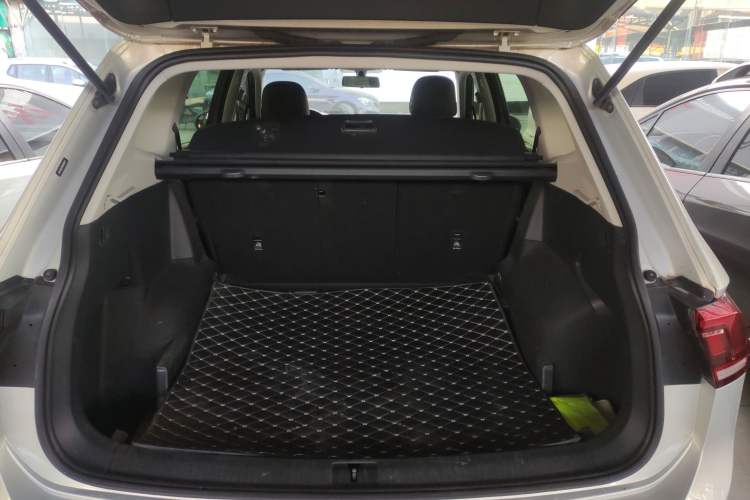 Used Volkswagen Tiguan L 2019 330TSI Automatic Two-Wheel Drive Luxury Edition China V Standard
