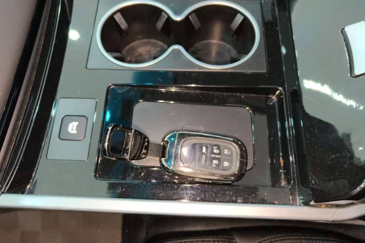 Used Honda Elysion 2024 2.0L eHEV Classic Edition
