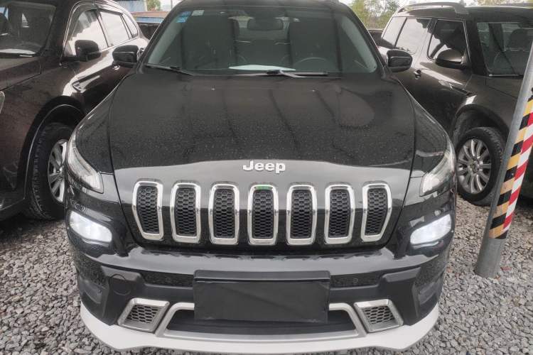 Used  Cherokee 2016 2.4L Leading Smart Version
