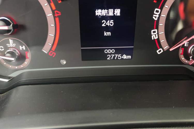 Used SAIC MAXUS T70 2021 2.0T Diesel Manual Two-Wheel-Drive Elite Version with Long Bed and High Ground Clearance