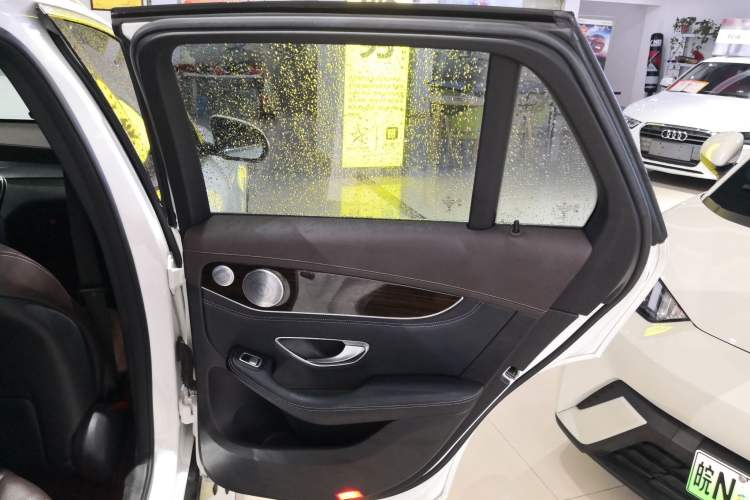 Used Mercedes-Benz GLC 2018 Facelift GLC 260 4MATIC Luxury Edition
