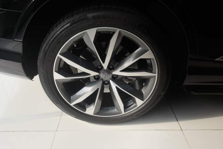 Used Audi Q7 2020 55 TFSI quattro S line sports model
