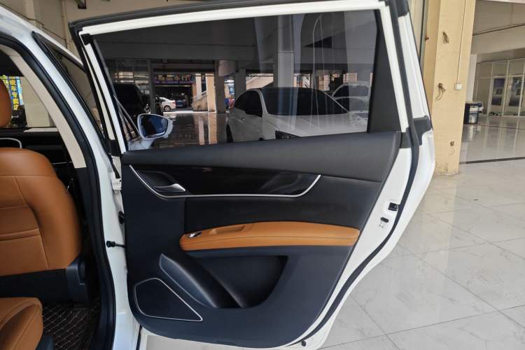 Used BYD Song MAX 2018 1.5T Automatic Smart Connect Luxury 6-Seater
