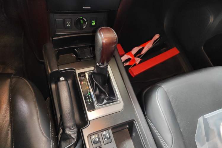 Used Toyota Prado 2014 4.0L Automatic TX-L NAVI
