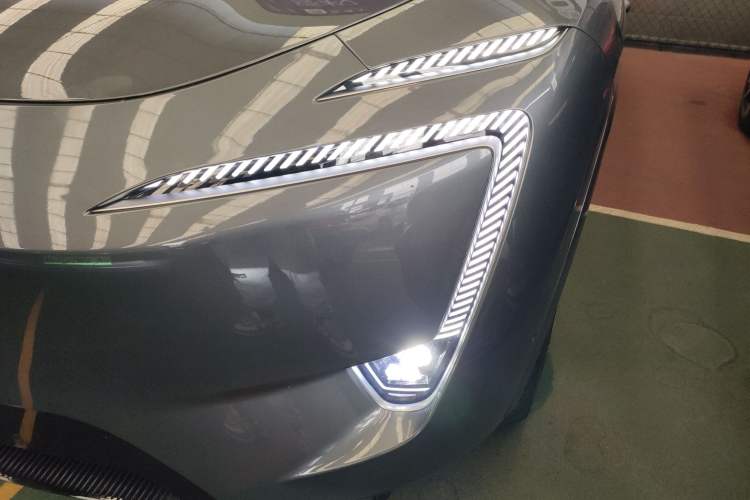 Used  11 2022 Long-Range Dual-Motor Luxury Edition 5 Seats
