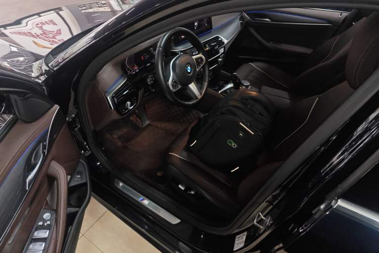 Used BMW 5 Series 2021 Facelifted 530Li Leading Edition M Sport Package
