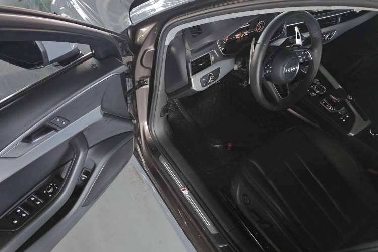 Used Audi A4L 2017 Plus 40 TFSI Sport Model
