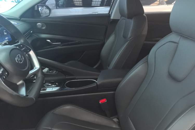 Used Hyundai Elantra 2021 1.5L CVT LUX Prestige Edition