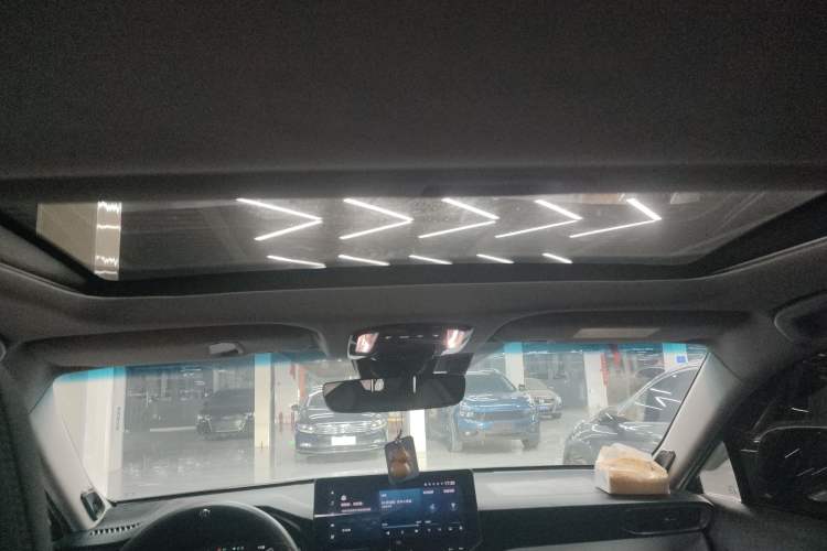 Used Toyota Venza 2023 2.5L Smart Electric Hybrid Dual-Drive Prestige Version
