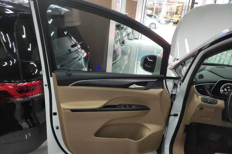 Used Buick GL8 2021 ES Landtrek 653T Luxury Model
