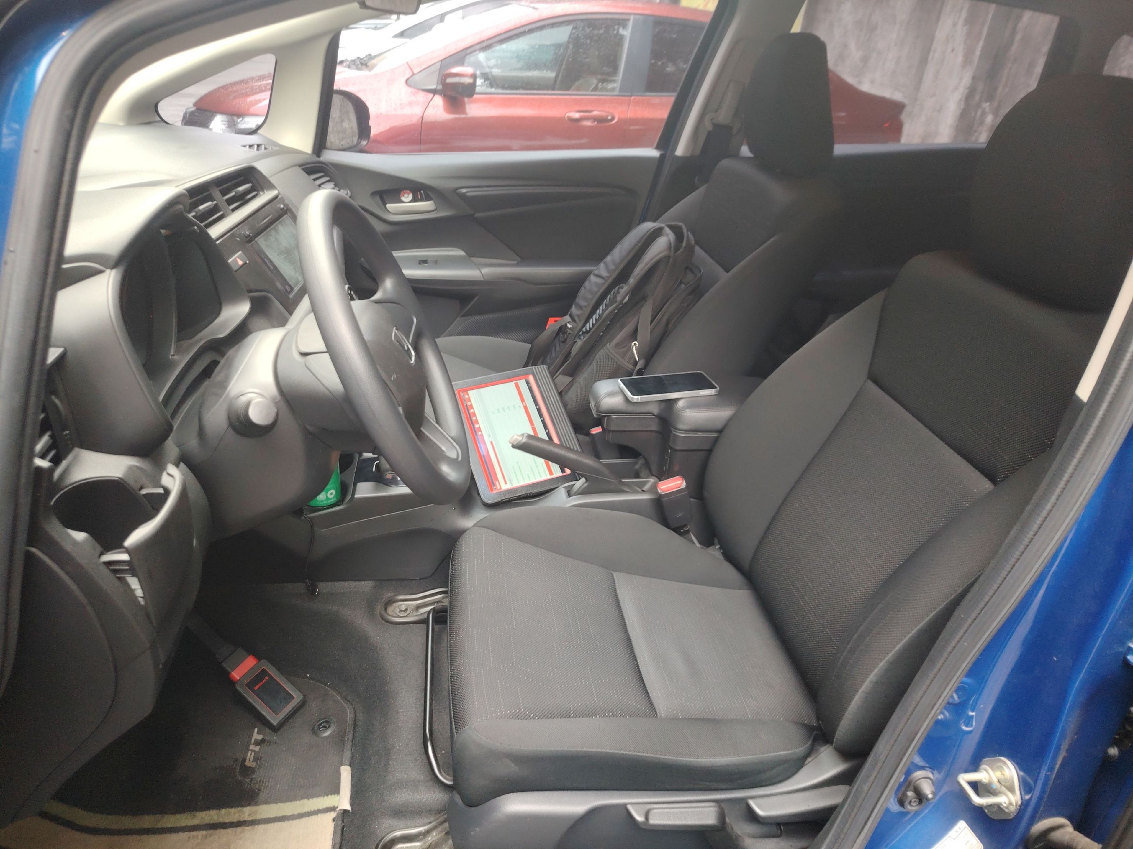 Переднее сиденье в автомобиле