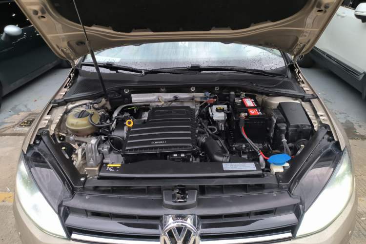 Used Volkswagen Golf 2016 1.6L Automatic Fashion Model
