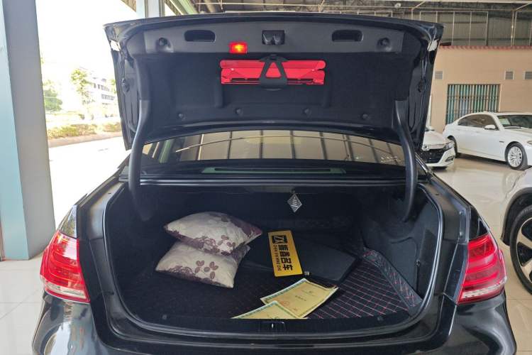 Used Mercedes-Benz E-Class 2015 E 260 L
