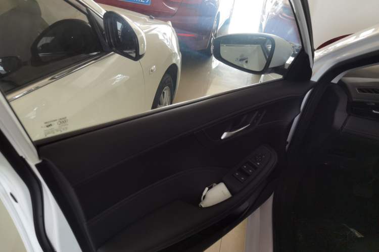 Used Roewe i5 2023 1.5L CVT Luxury Edition
