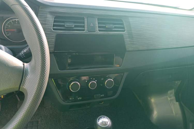 Used Jinbei Hiace X30 2021 1.5L Wealthy Van China VI Standard SWC15M
