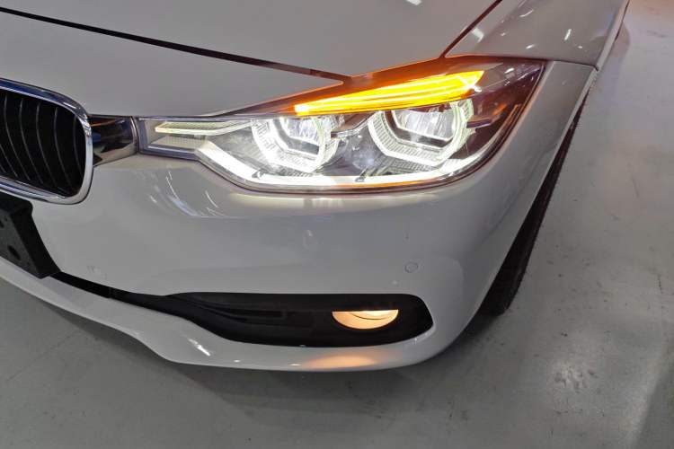 Used BMW 3 Series 2016 320i Fashion Model
