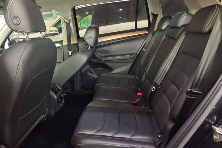 Used Volkswagen Tiguan L 2020 330TSI Automatic Two-Wheel Drive Panoramic Comfort Edition China VI Standard
