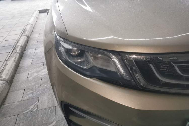 Used Geely Auto Emgrand X7 Sport 2018 1.8TD Automatic Two-Wheel Drive ZhiZun Model with 4G Connectivity