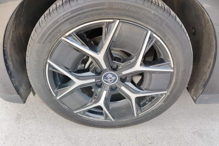 Used BYD Han 2024 EV Glory Edition 605KM Front-Wheel-Drive Premium Model
