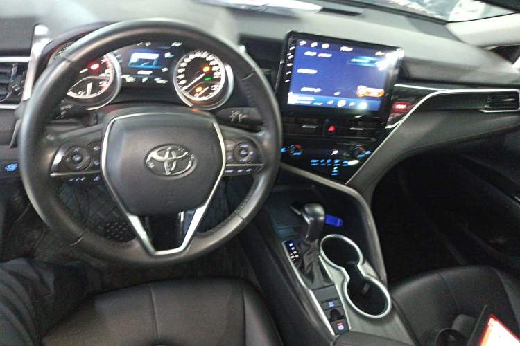 Used Toyota Camry 2021 2.0G Luxury Edition

