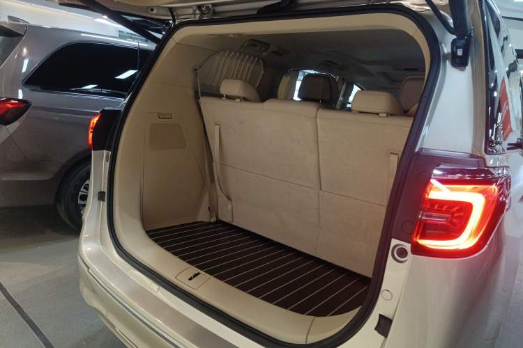 Used Buick GL8 2022 ES Landtrek 653T Luxury Edition