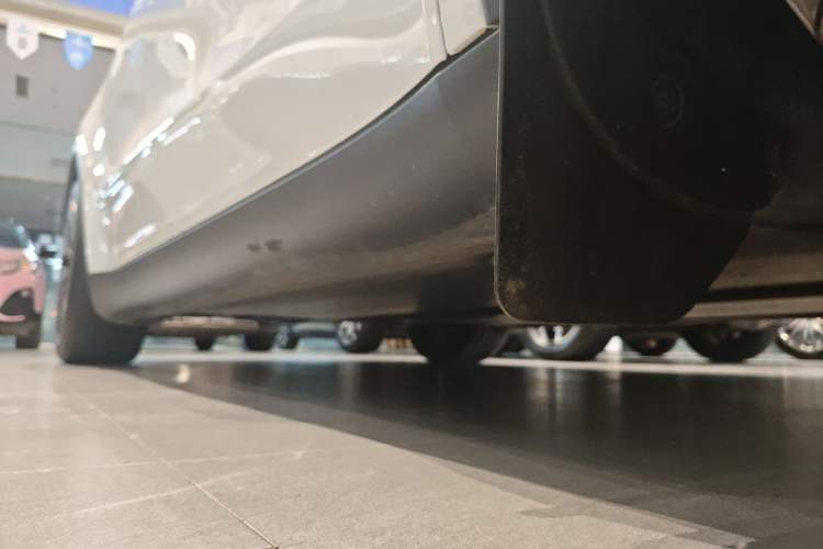 Used Tesla Model Y 2023 Rear-Wheel-Drive Version
