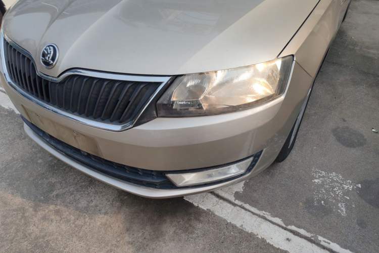 Used Skoda Rapid 2013 1.6L Manual Smart Selection Model
