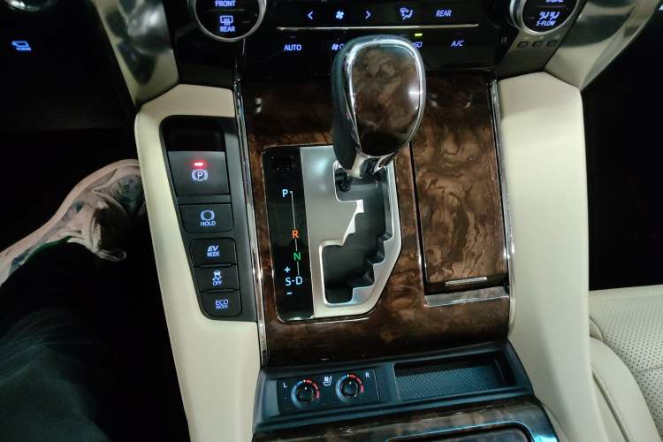 Used Toyota Alphard 2021 Dual-Engine 2.5L Luxury Edition
