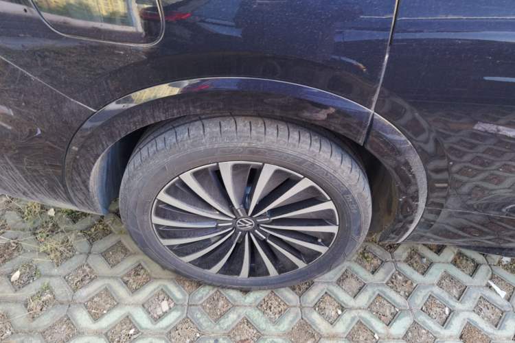 Used Volkswagen Viloran 2024 380TSI Premium Edition
