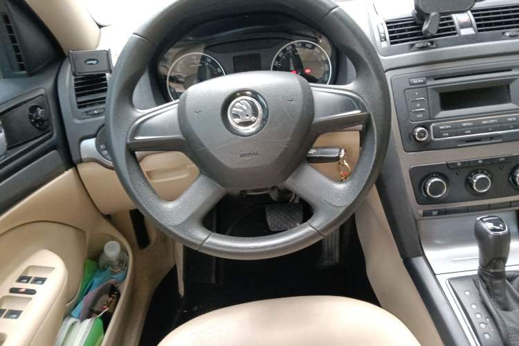 Used Skoda Octavia 2015 Classic Model 1.6L Automatic Yijie Version
