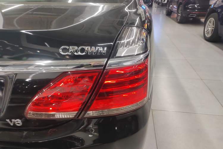 Used Toyota Crown 2012 2.5L Royal Leather Edition
