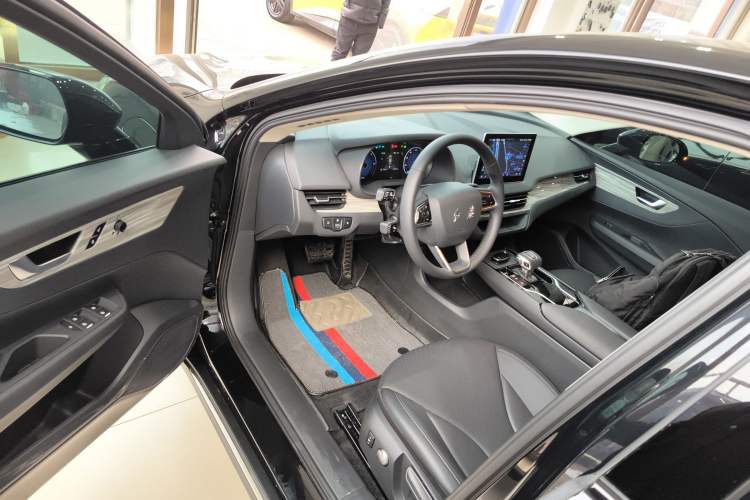 Used Hongqi E-QM5 2023 620km PLUS
