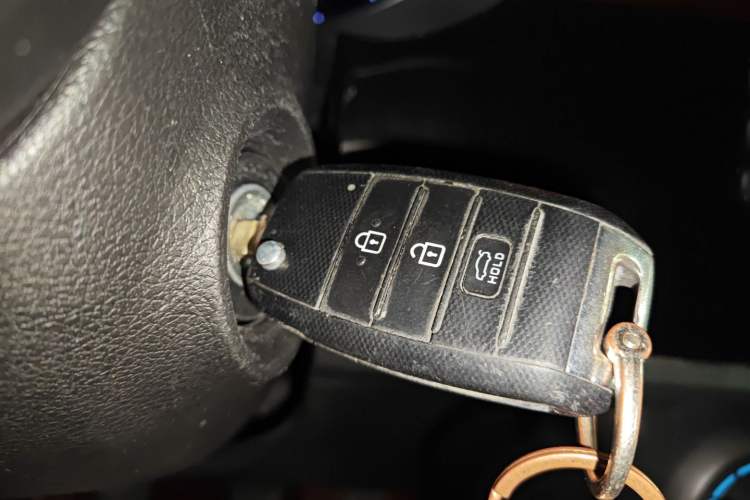 Used Kia KX Cross 2017 1.4L MT GLS
