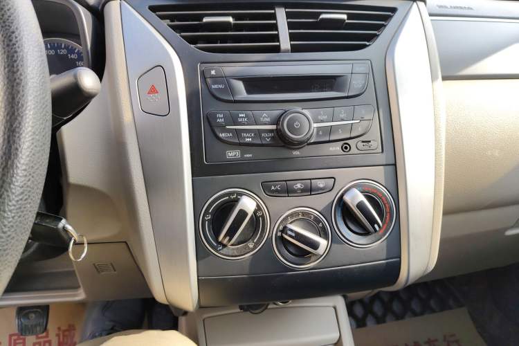 Used Venucia R50 2015 1.6L Manual Fashion Edition