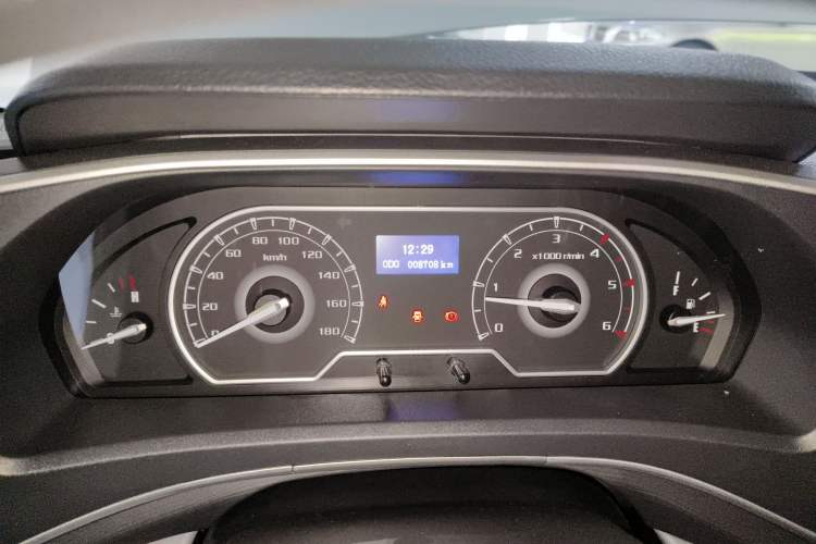 Used SAIC MAXUS Xintu V80 2023 2.0T Manual Classic Aoyuntong Long Wheelbase Mid-Height 6/7/8/9-Seater