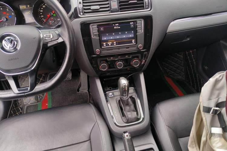 Used Volkswagen Sagitar 2017 230TSI Automatic Comfort Version
