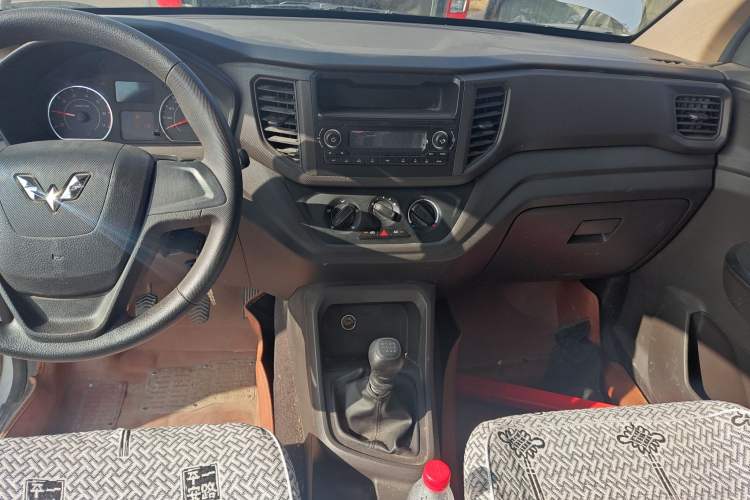 Used Wuling Hongguang V 2019 1.5L Jingqu Version China VI LAR