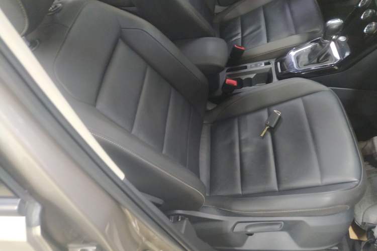 Used Volkswagen T-ROC 2021 280TSI DSG Two-Wheel Drive Comfort Connect Edition