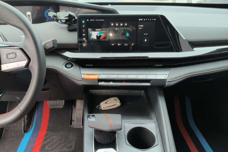 Used Changan UNI-V 2023 1.5T Prestige Model
