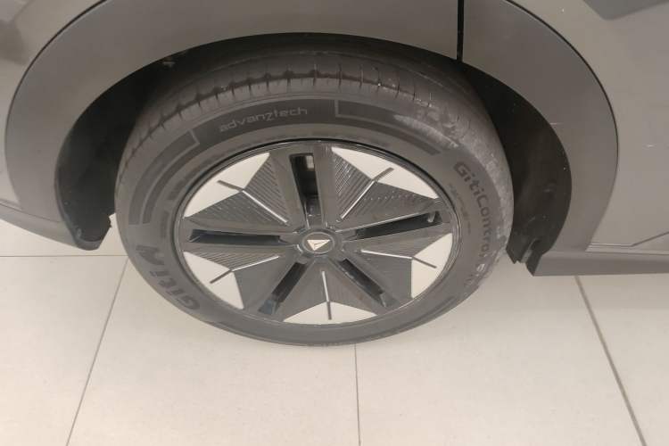 Used  S07 2023 200Max Range-Extended Version
