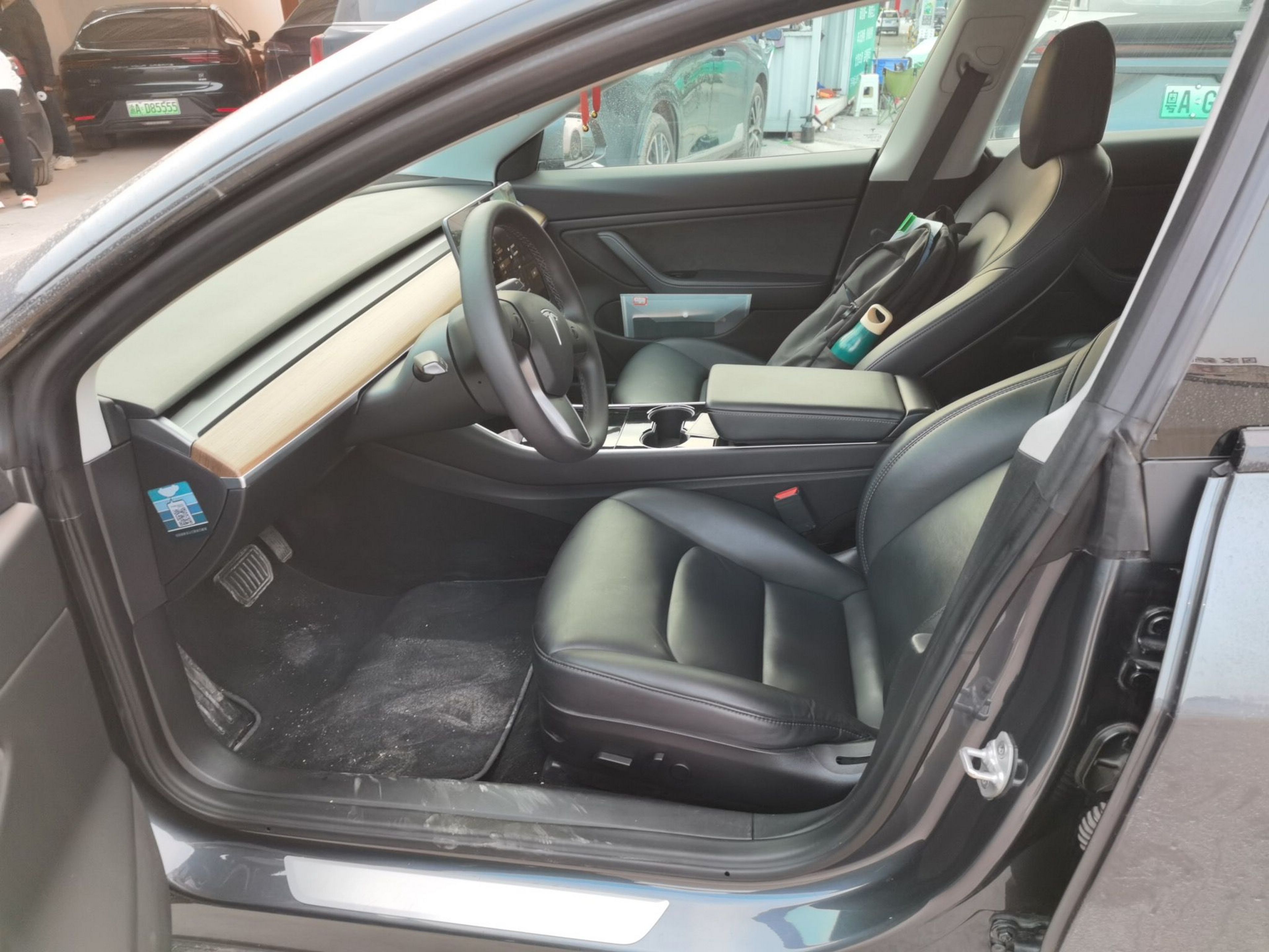 Переднее сиденье в автомобиле