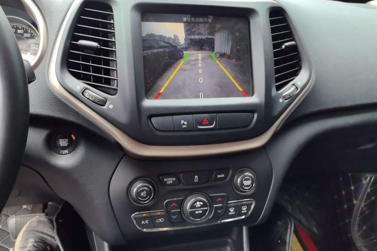 Used  Cherokee 2017 2.0L Superior Edition
