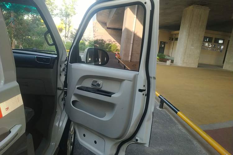 Used Jinbei New Hiace S 2023 1.5L Wealth Edition Van 2/5-Seater Non-Air-Conditioned Version SWC15M
