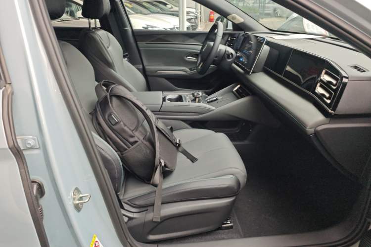 Used BYD Qin L 2025 DM-i Smart Drive 120KM Leading Model
